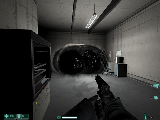 化け物との戦闘の画像